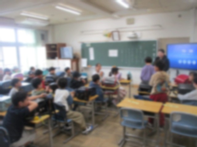 ４年生の学級開きの様子です