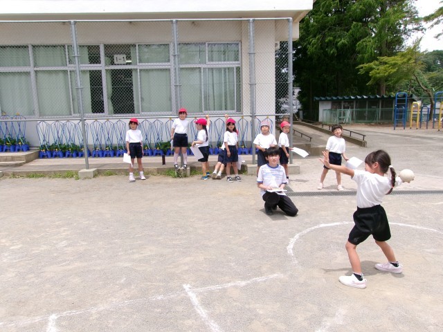 ソフトボール投げ