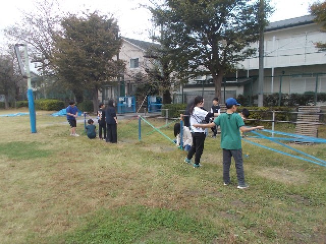 ここで遊んでは危ないから
