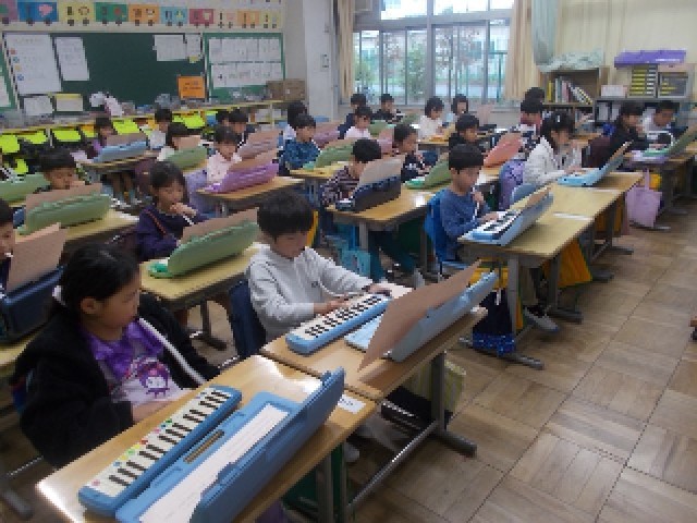 鍵盤ハーモニカの演奏も上達しました