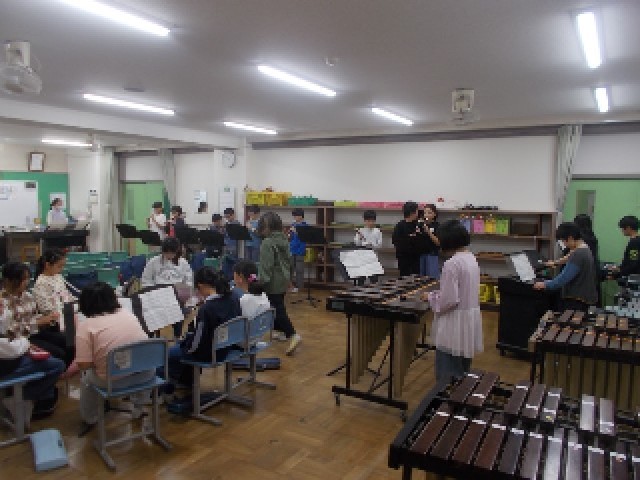 発表会に向けて熱心にパート練習中です。