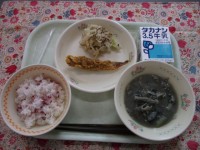 牛乳　梅じそごはん　ししゃものカレー揚げ　昆布和え　なすのみそ汁