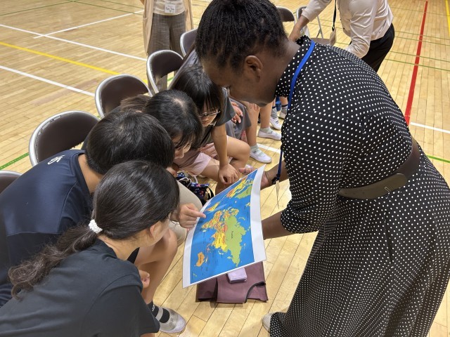 講師の国はどこにある？
