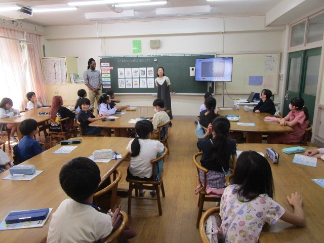 ４年　外国語活動の様子