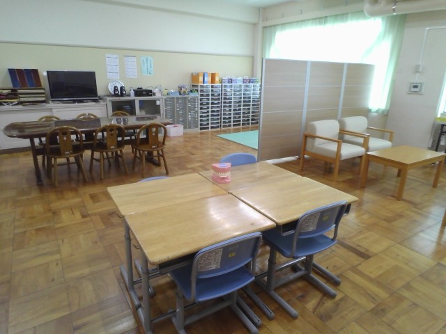 このような教室で学習しています