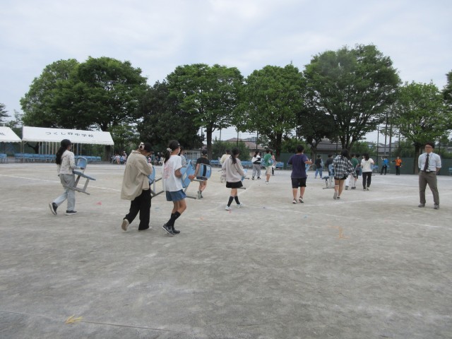 1年生の椅子だし
