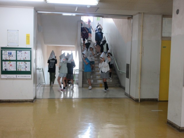 階段の非難の様子