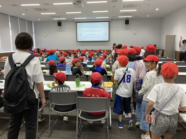 説明を聞きます。