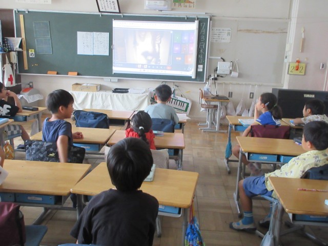 教室で見る子供たち
