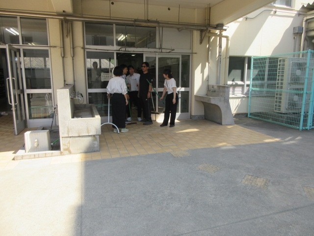 校長室へ誘導