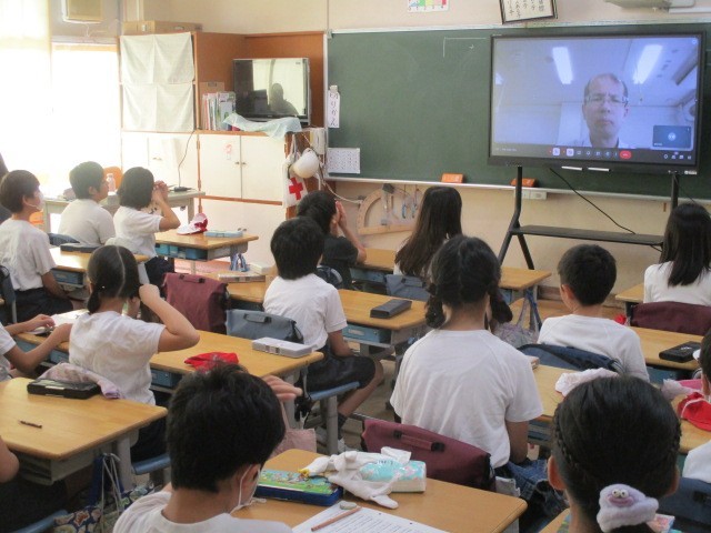 教室で見る子供たち