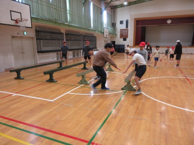 すぎな学級体育