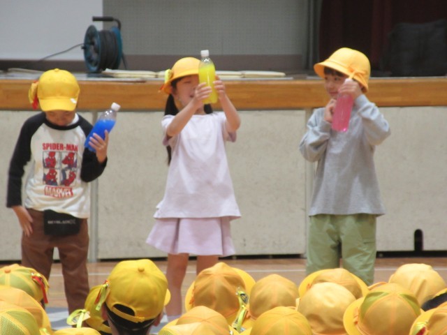 魔法で水に色が付きました