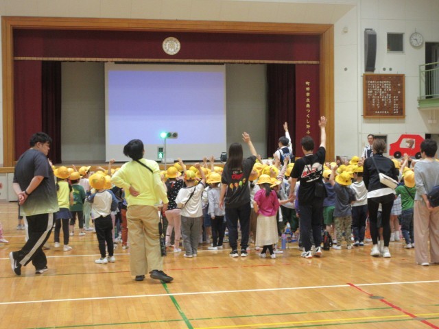 手を挙げる練習