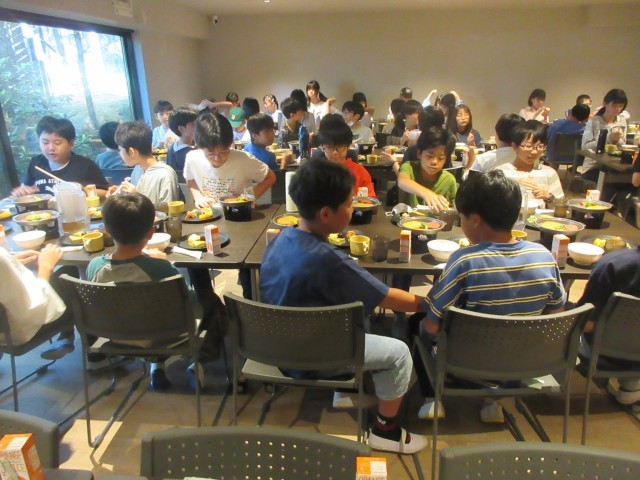 食事中