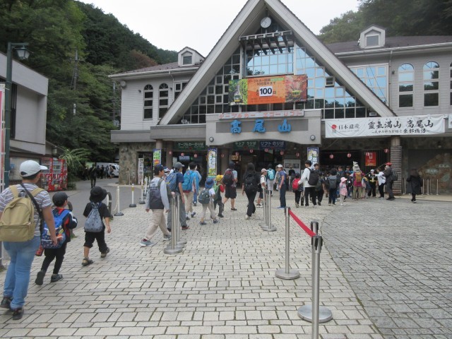 山麓駅に到着