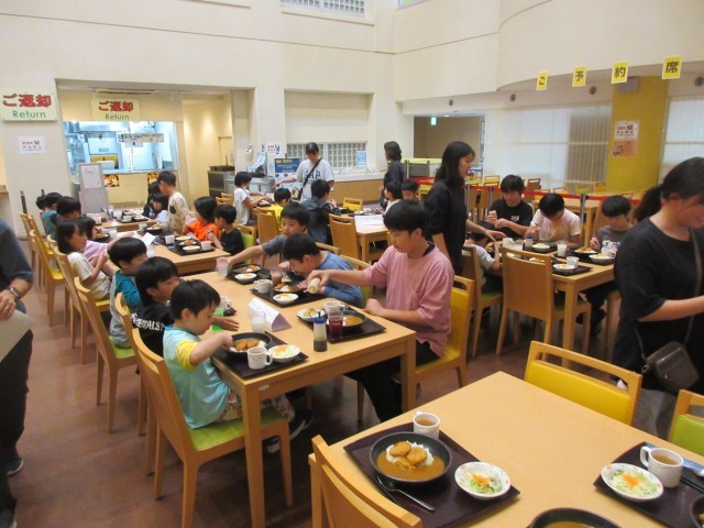 宿舎での最後の食事