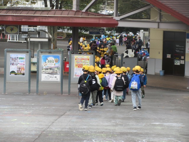学校へ