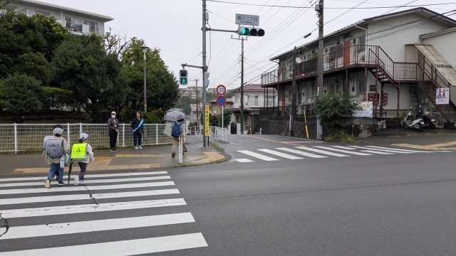鶴川二丁目交差点の様子