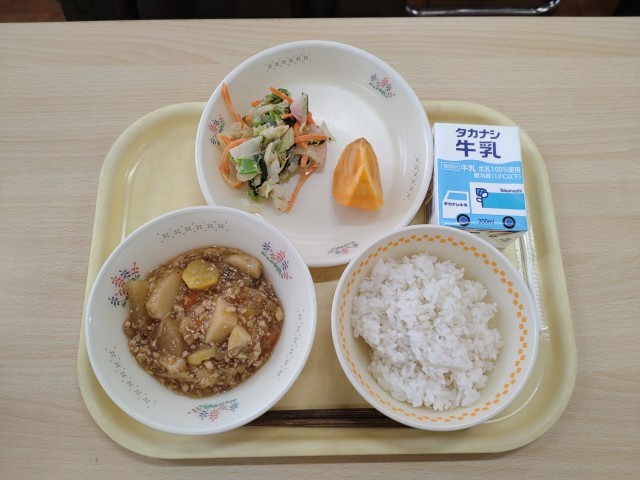 さるかに合戦をイメージした献立