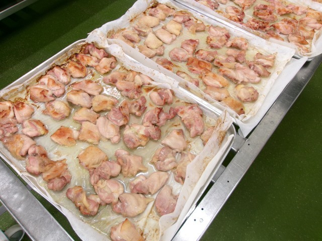 オーブンから取り出したあとの鶏肉