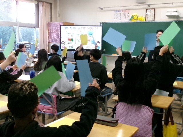 自分の考えをカードで表明しよう