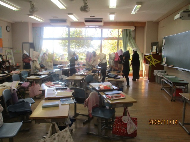 教室から校庭への移動（1）