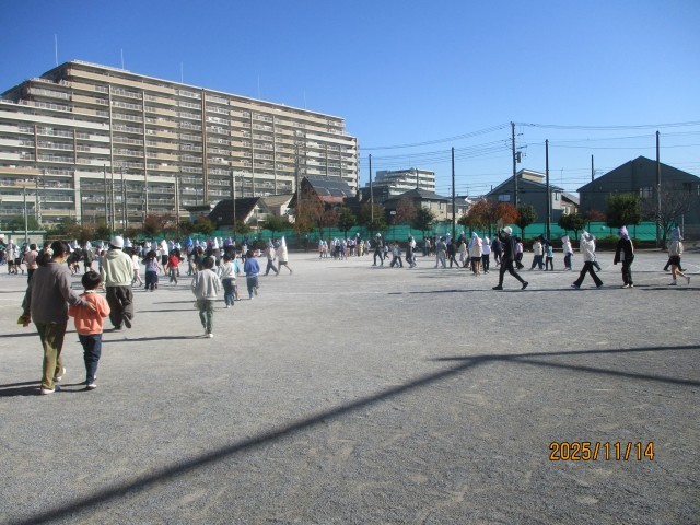 教室から校庭への移動（2）