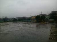 雨の校庭