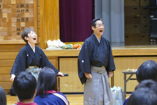 型の大切さを説明（笑いの型）