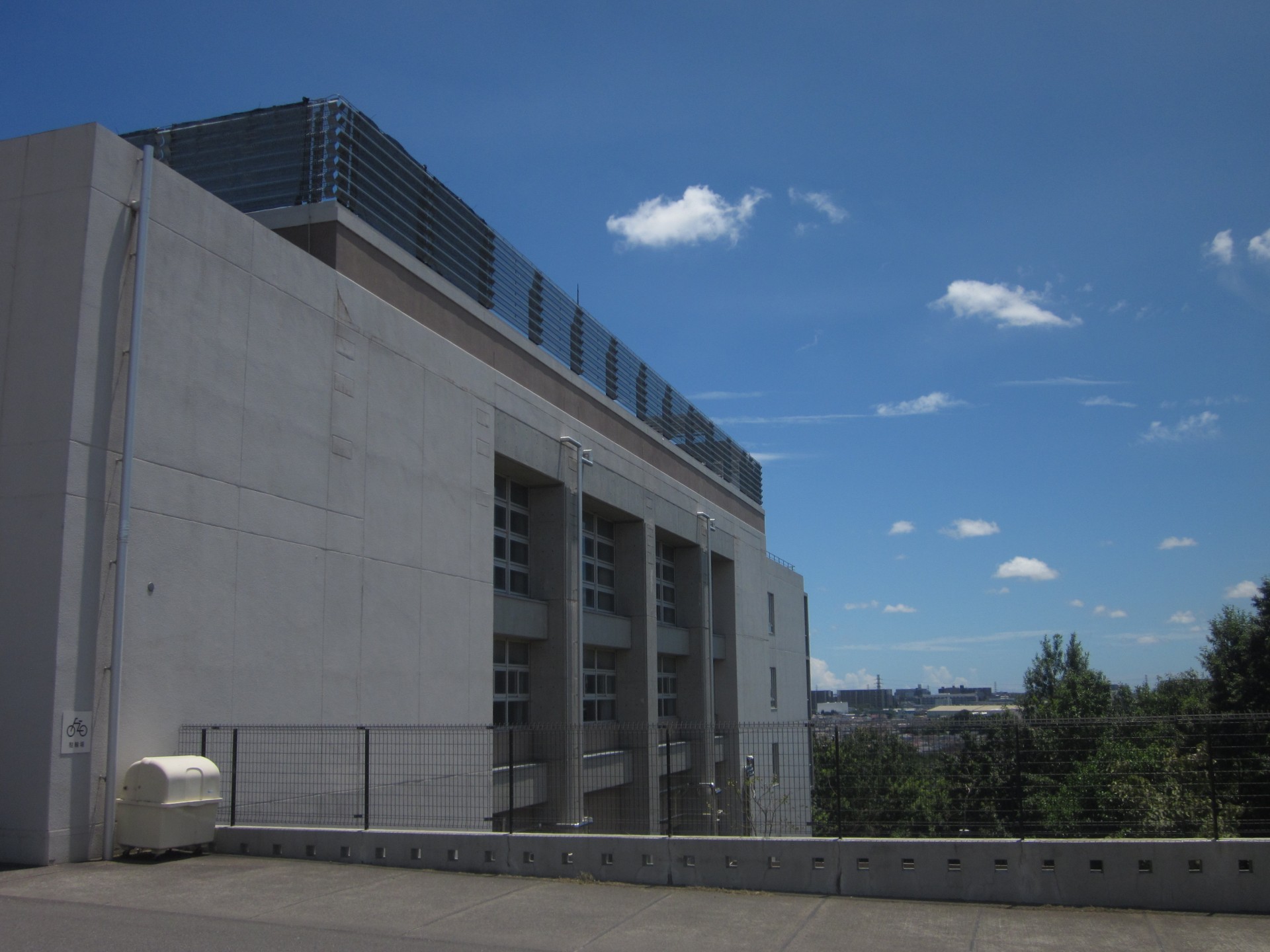夏の校舎（体育館）.JPG