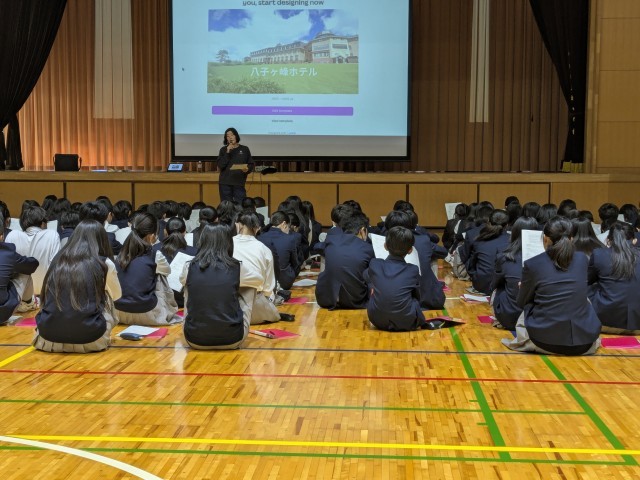 泊まるホテルは八子ヶ峰ホテルです