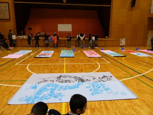 二階堂先生と代表者によるパフォーマンスの作品